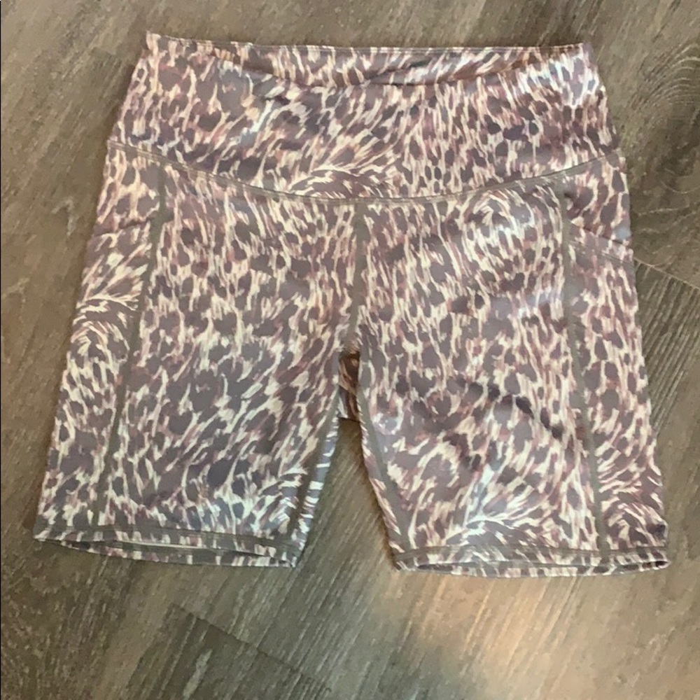 NWOT Zella High Waist Side Pocket Biker Shorts - L